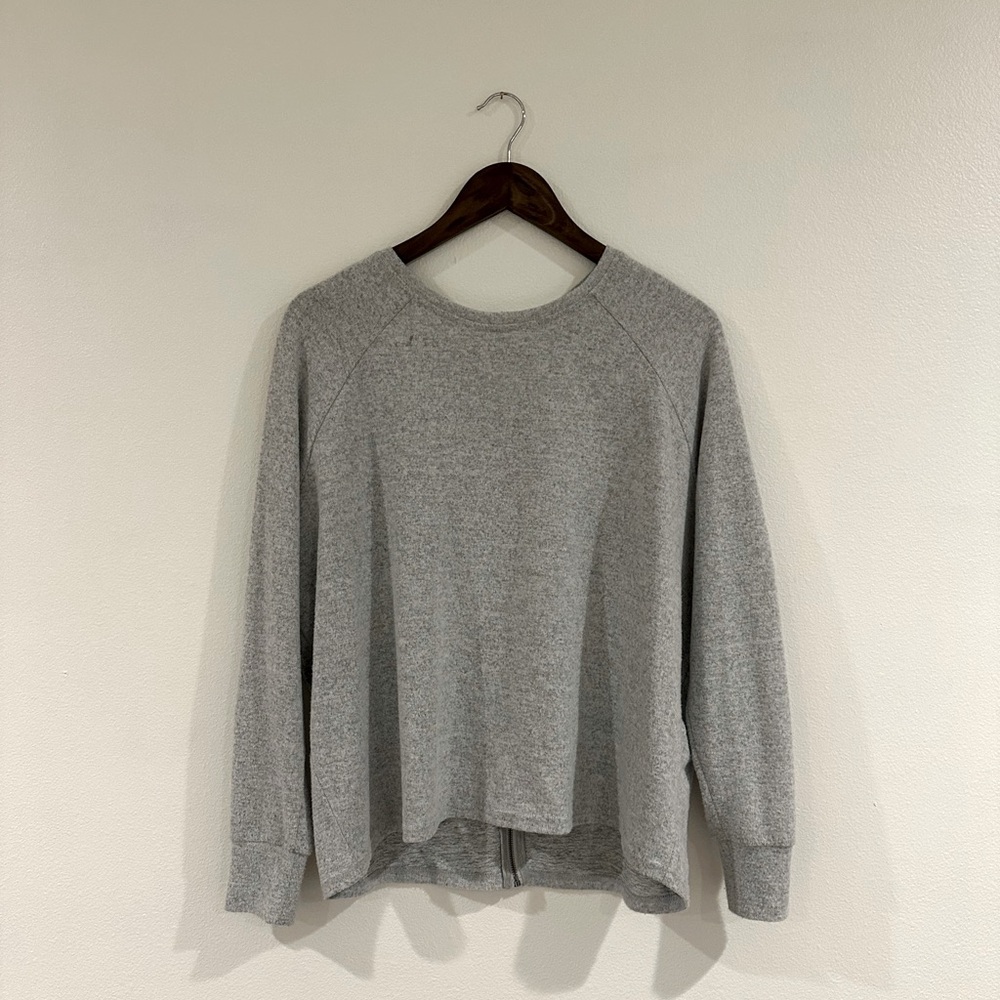 Light grey sweater with zipper back